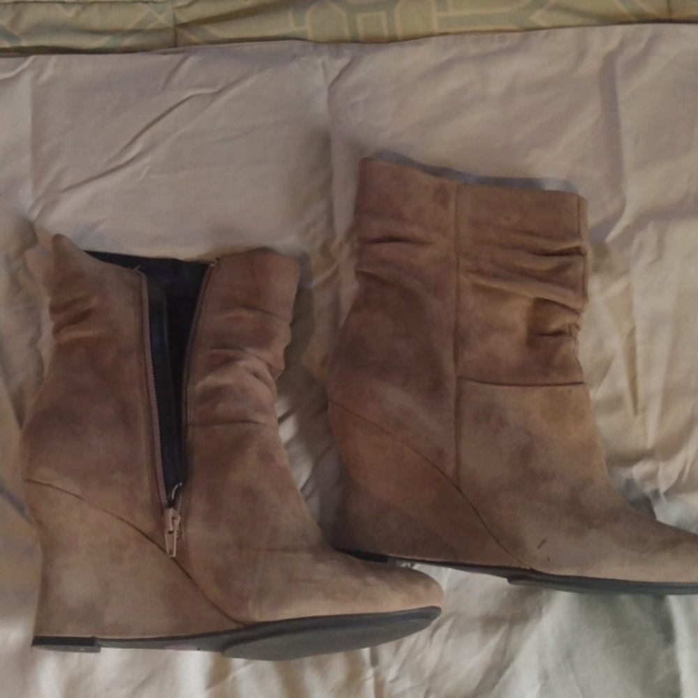 Suede wedge boots